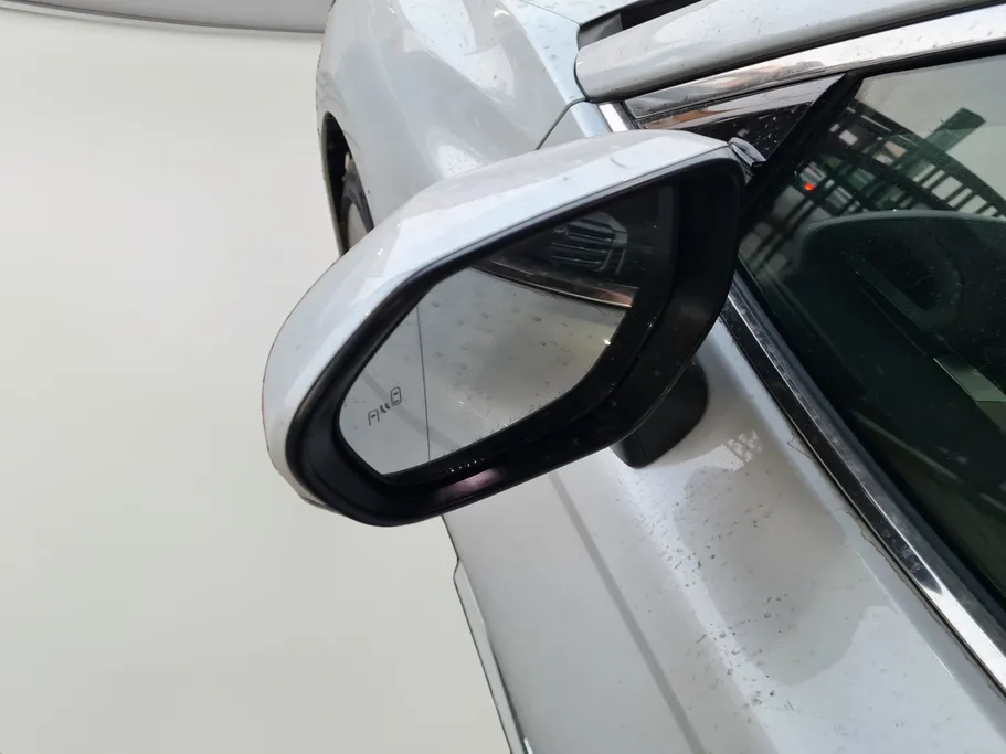 تويوتا كامري LUMIERE HEV 2026 