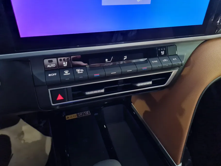 تويوتا كامري LUMIERE HEV 2026 