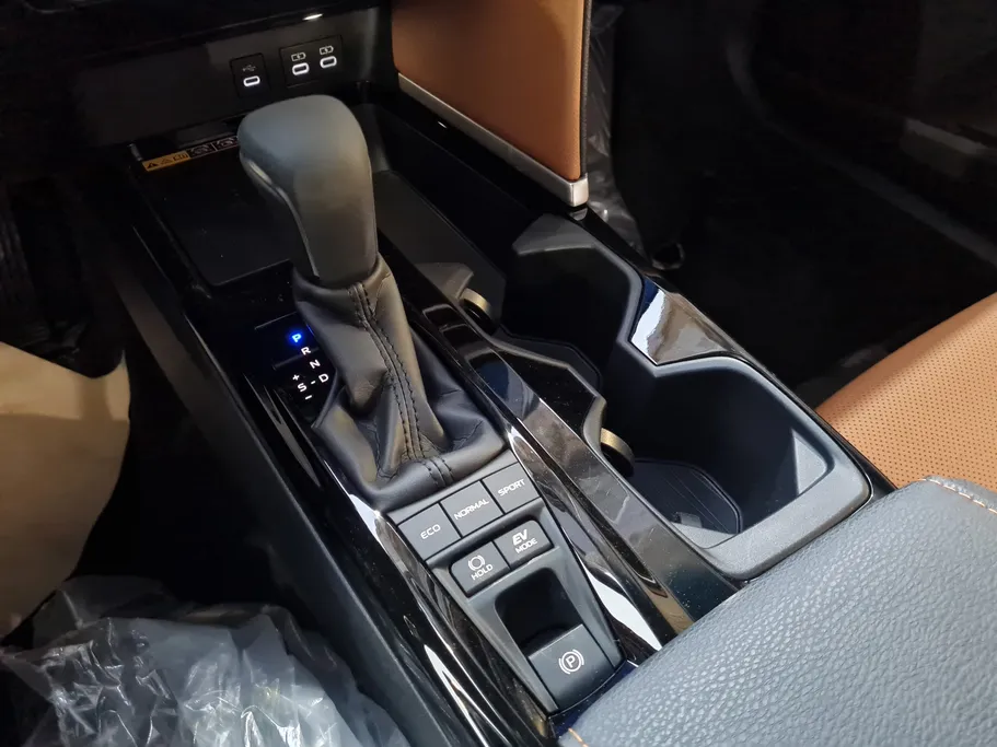 تويوتا كامري LUMIERE HEV 2026 