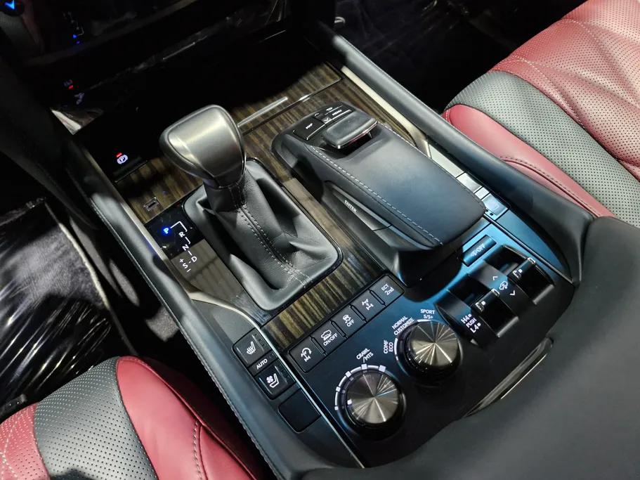 2021 Lexus LX 570 Black Ed. 