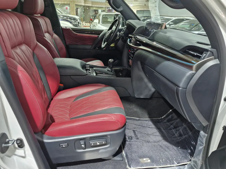 2021 Lexus LX 570 Black Ed. 