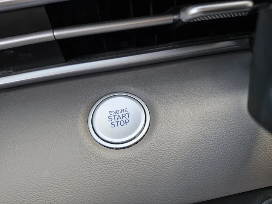 2024 Hyundai Elantra Comfort 