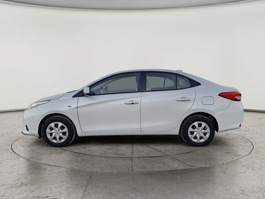 2021 Toyota Yaris  Y 