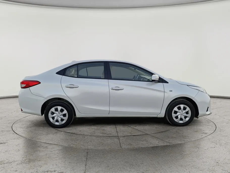 2021 Toyota Yaris  Y 