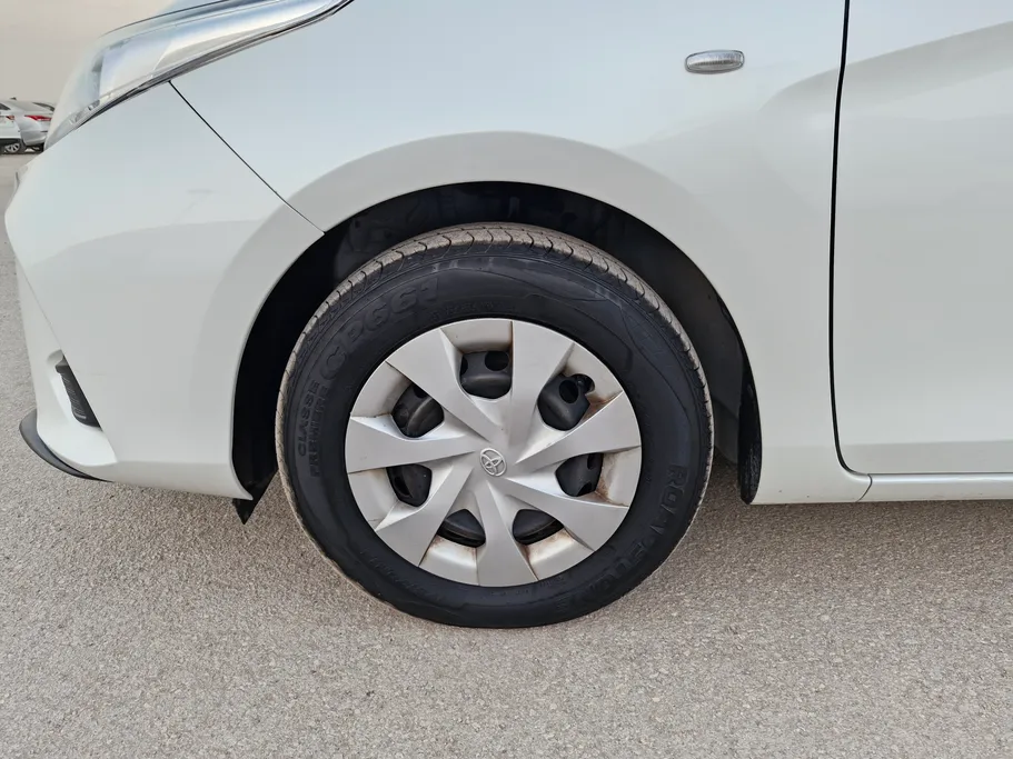 2021 Toyota Yaris  Y 