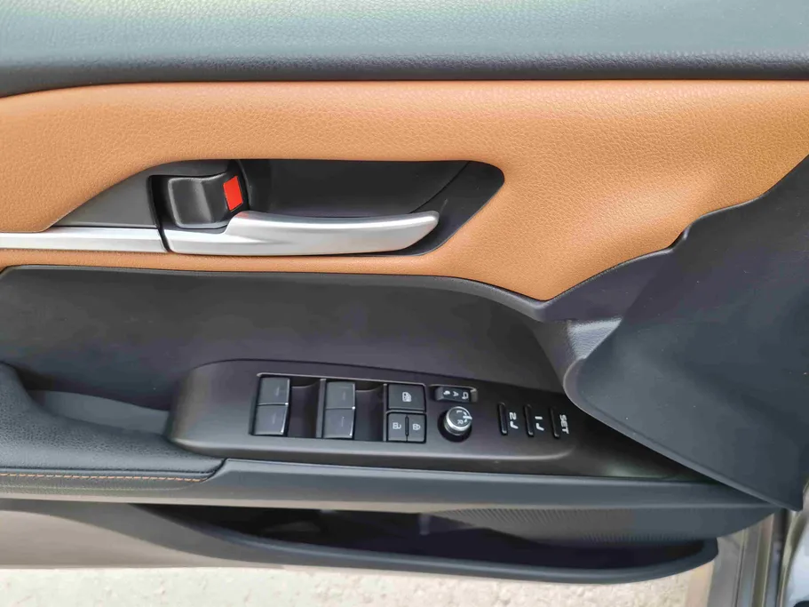 2026 Toyota Camry  LUMIERE HEV 