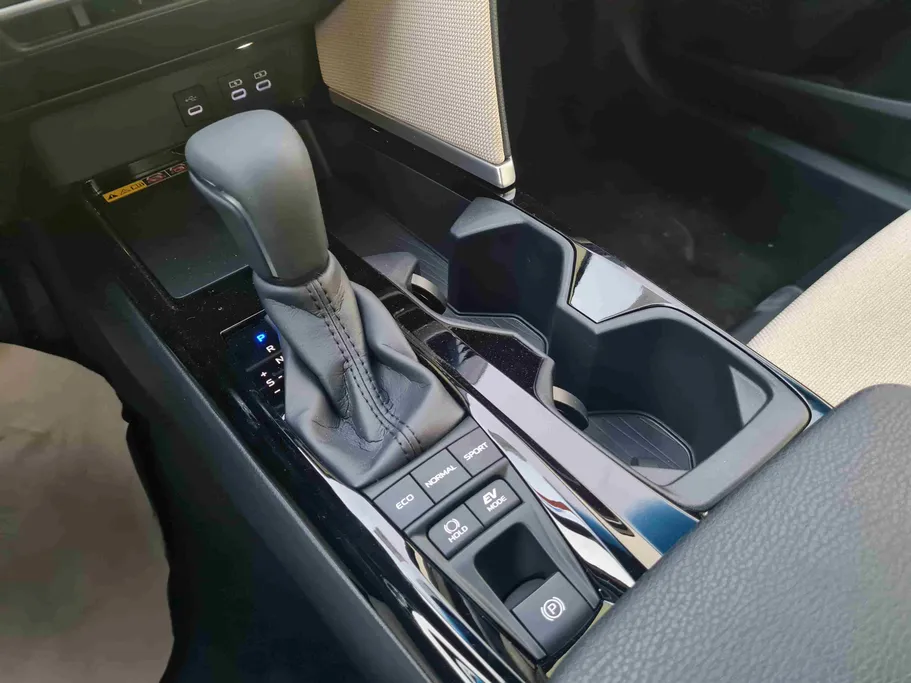 تويوتا كامري LE HEV 2026 