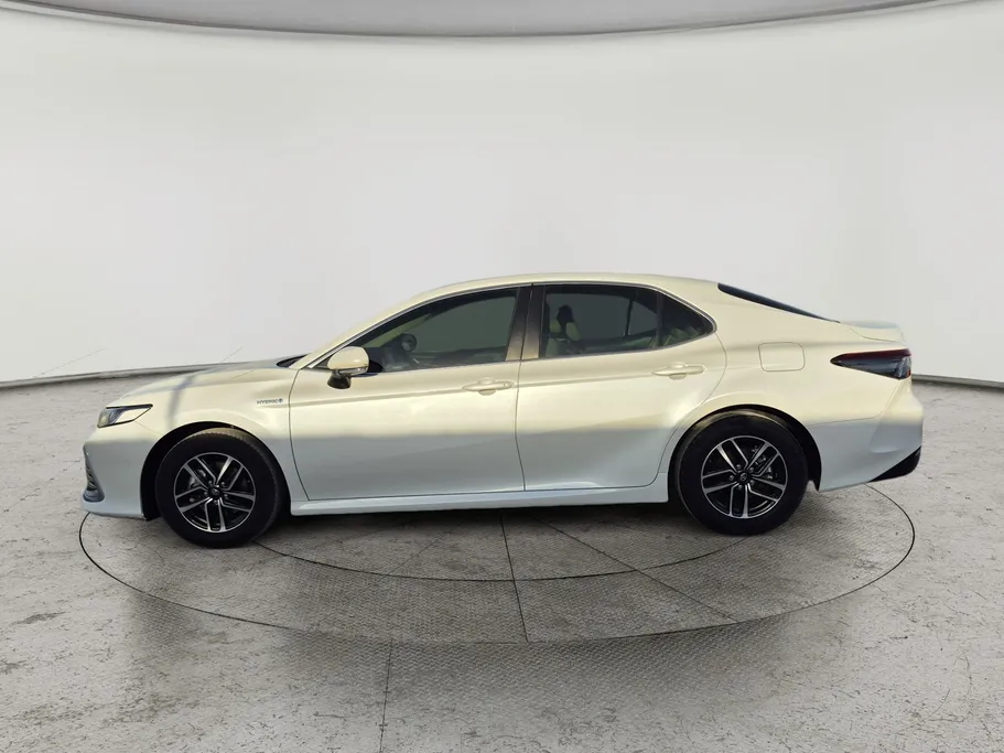 تويوتا كامري LE HEV 2022 