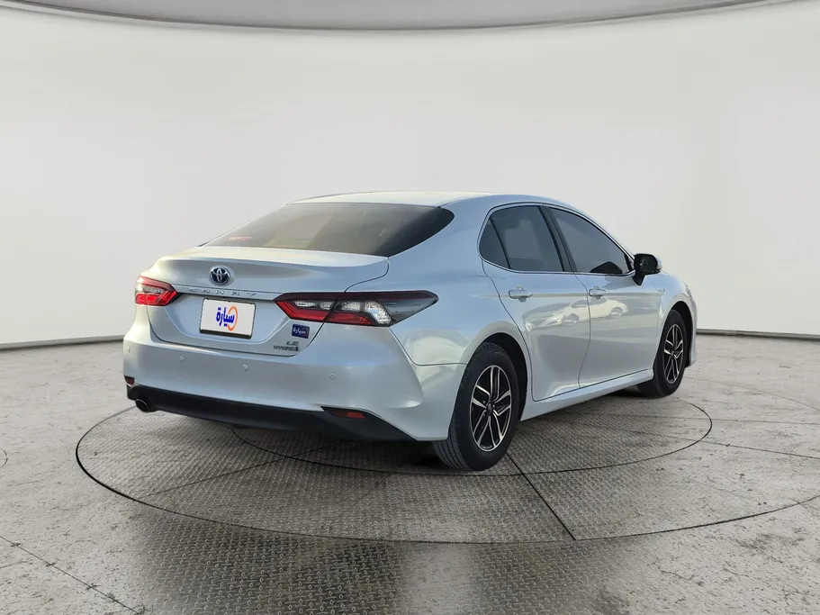 تويوتا كامري LE HEV 2022 