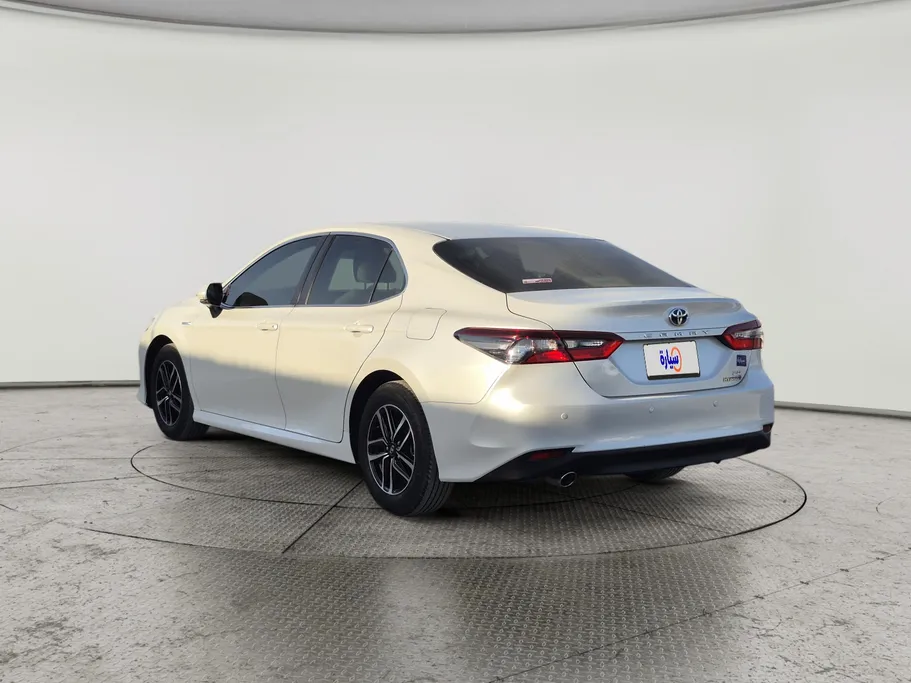 تويوتا كامري LE HEV 2022 