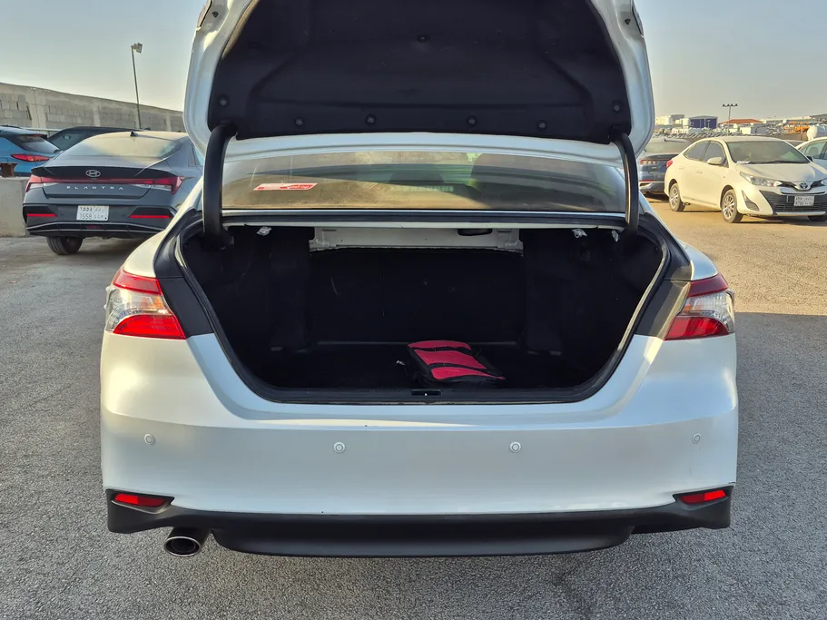 تويوتا كامري LE HEV 2022 