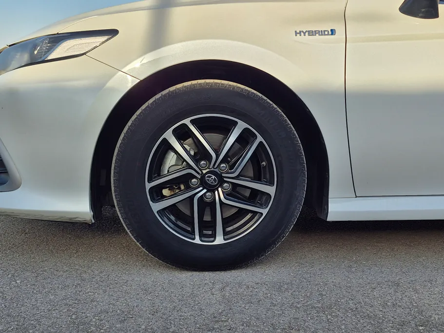 تويوتا كامري LE HEV 2022 