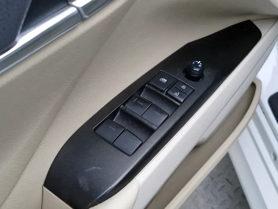 2022 Toyota Camry  LE HEV 