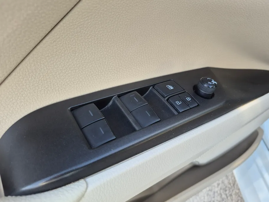 تويوتا كامري LE HEV 2022 