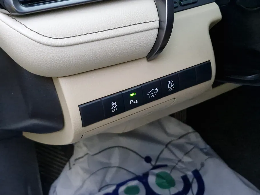 2022 Toyota Camry  LE HEV 