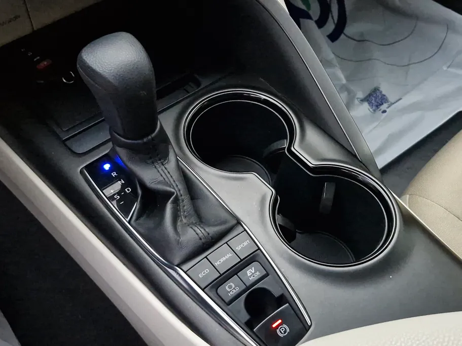 2022 Toyota Camry  LE HEV 