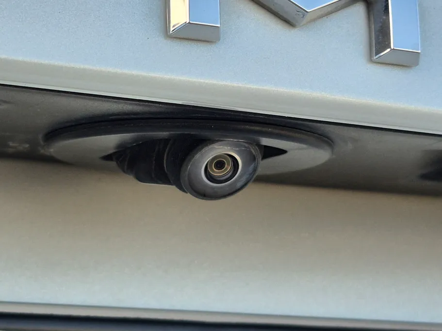 تويوتا كامري LE HEV 2022 