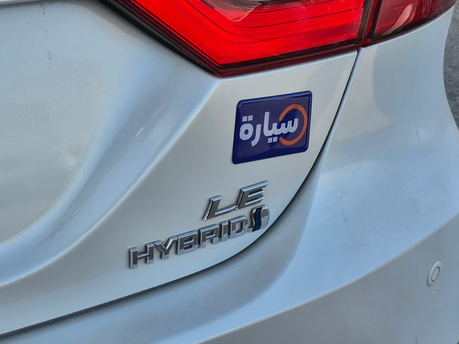 تويوتا كامري LE HEV 2022 