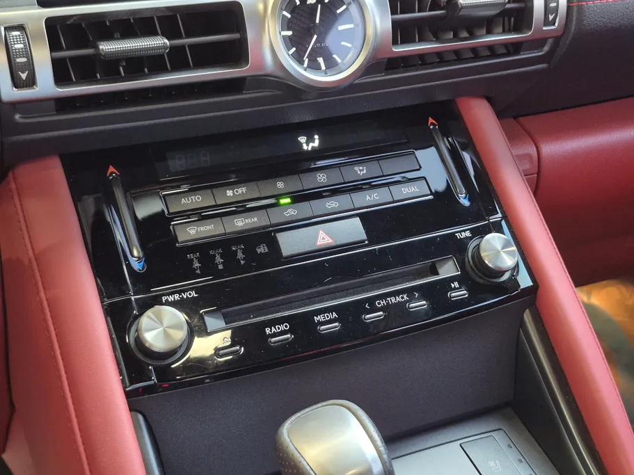 لكزس IS 350 F Sport 2021 