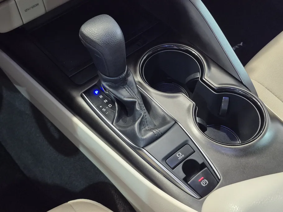 تويوتا كامري LE STD 2022 