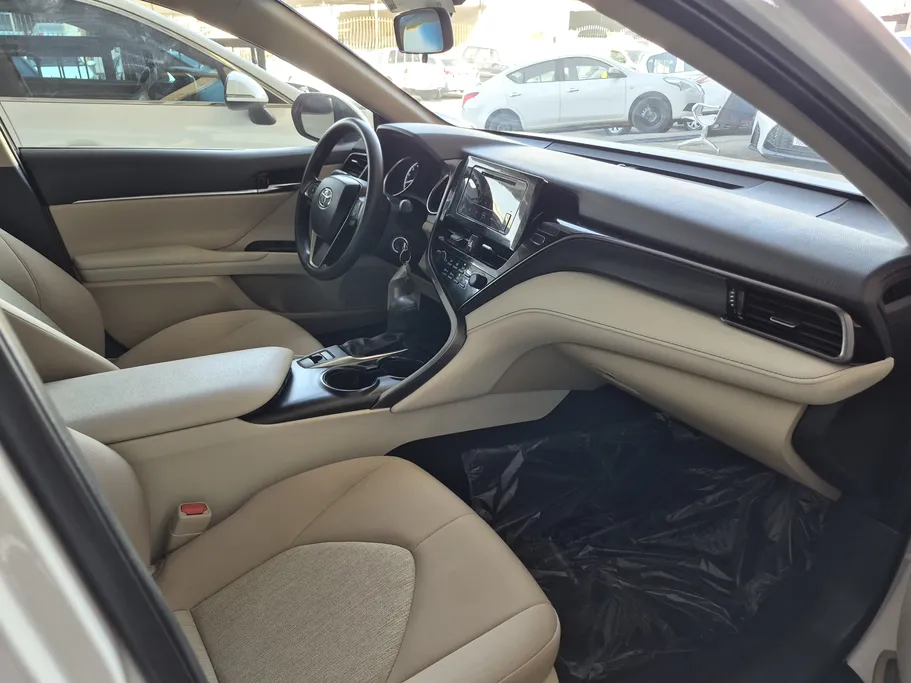 تويوتا كامري LE STD 2022 