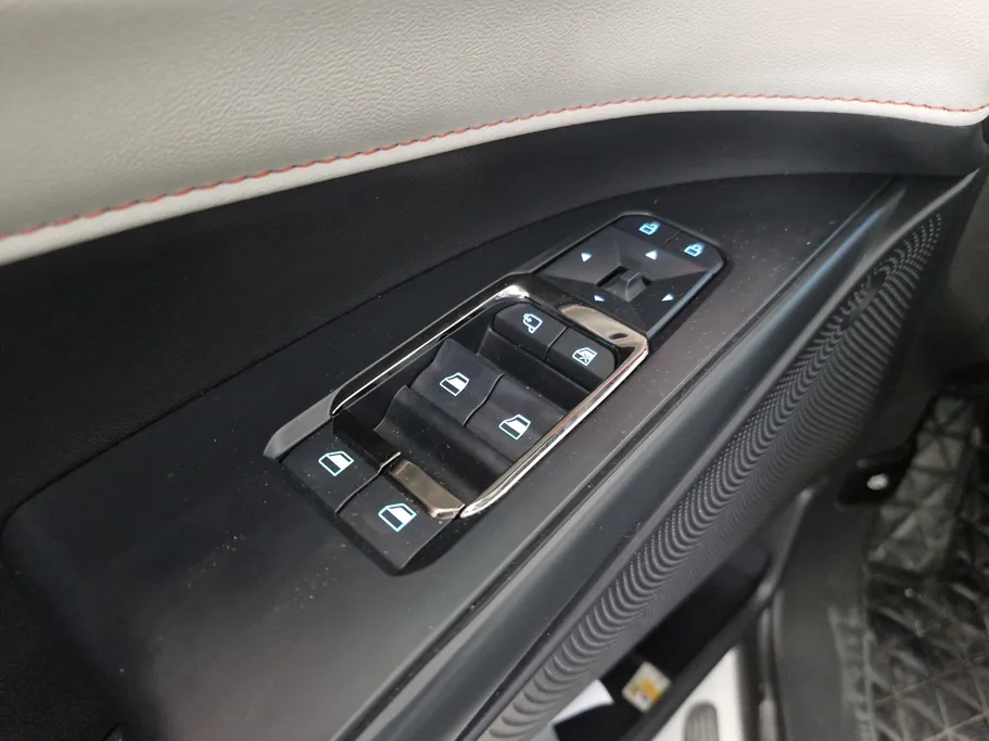 فورد تورس تيتانيوم 2025 