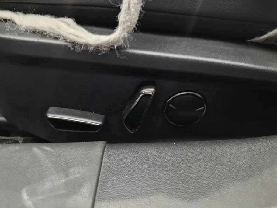 فورد تورس تيتانيوم 2025 