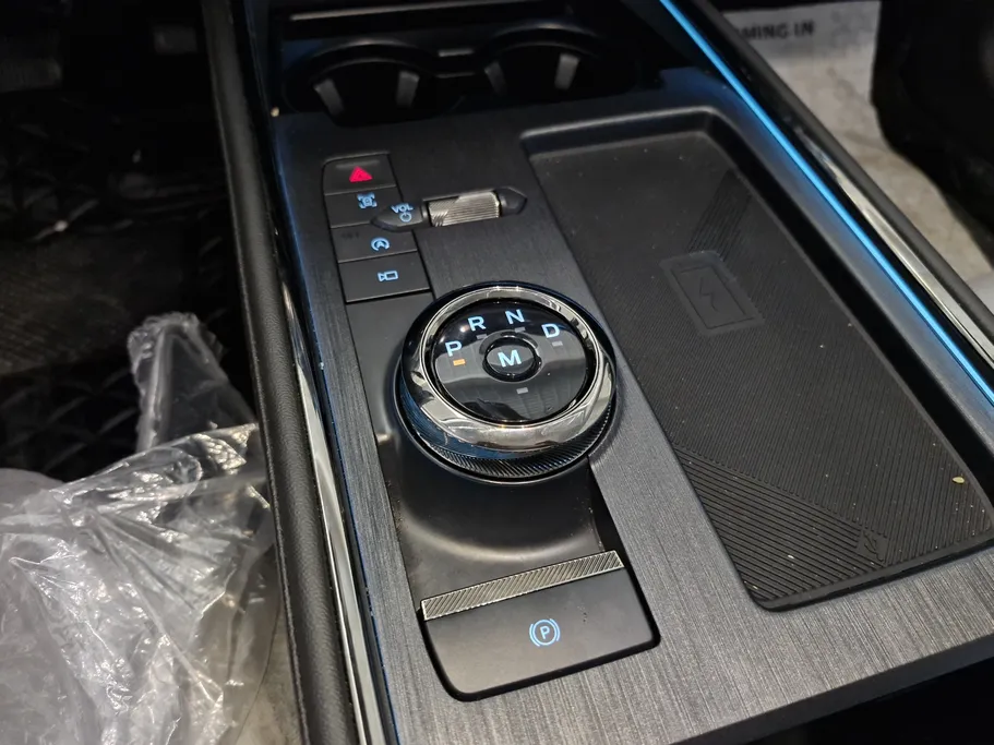 فورد تورس تيتانيوم 2025 