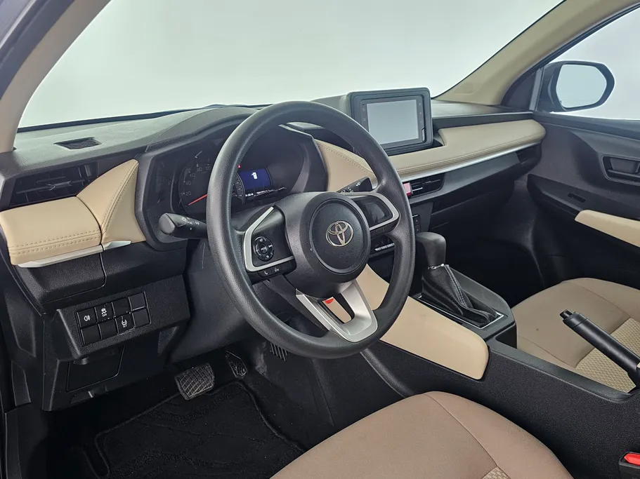 2024 Toyota Yaris  Y 