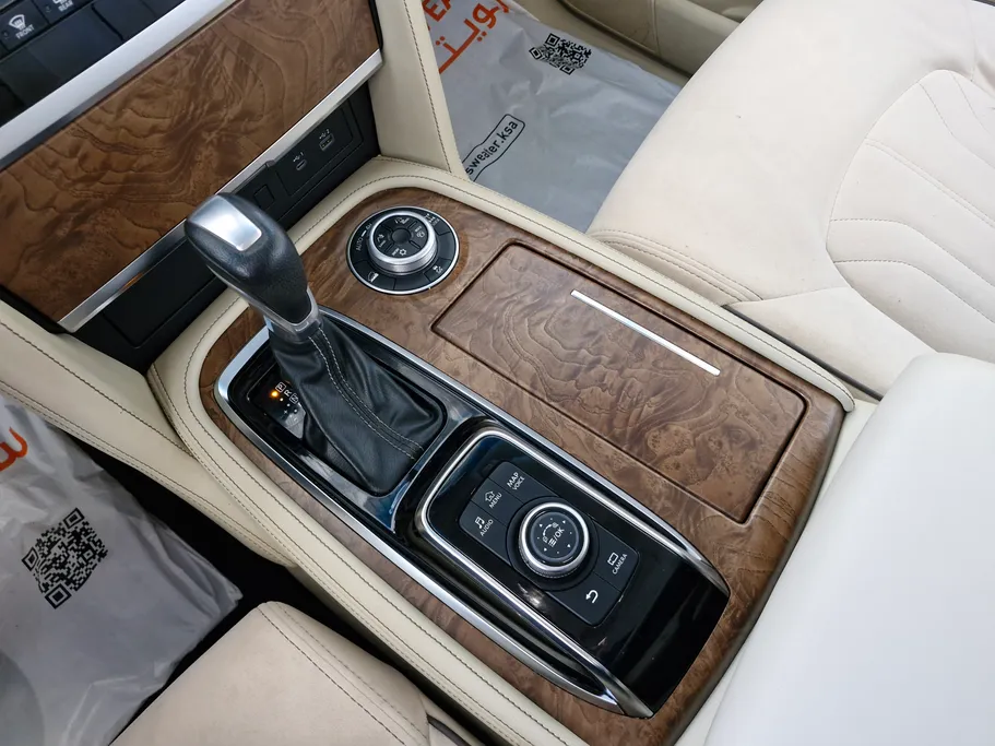 2022 Nissan Patrol SE 