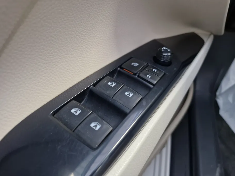 تويوتا كامري LE 2019 