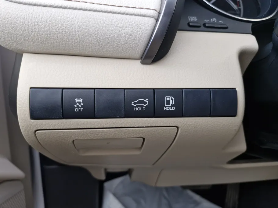 تويوتا كامري LE 2019 