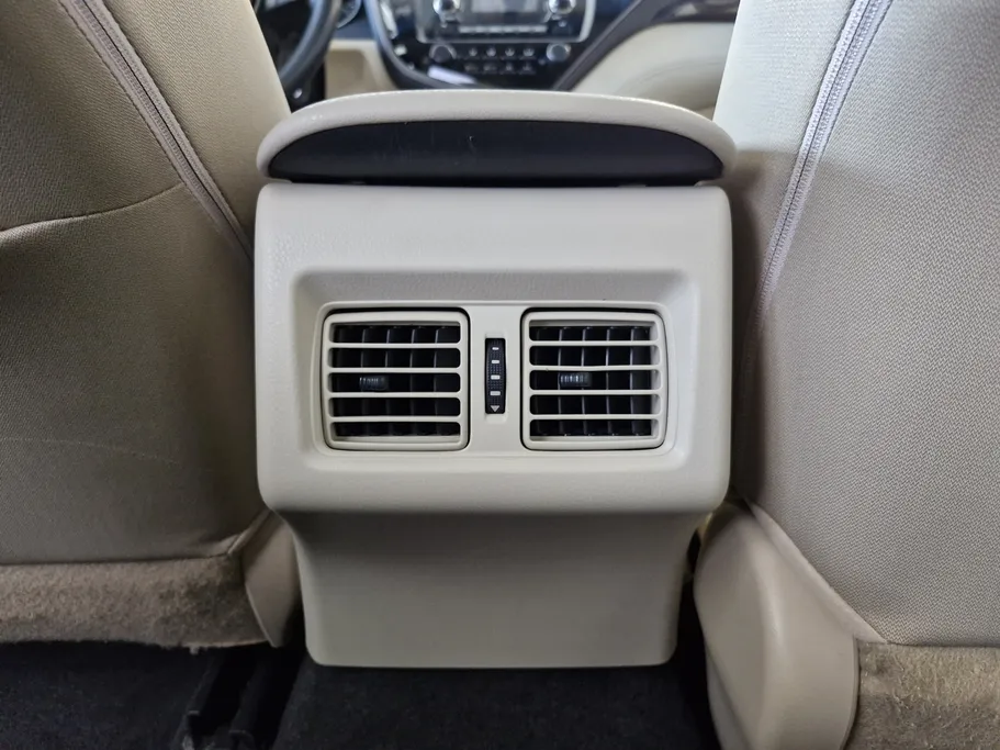 تويوتا كامري LE 2019 