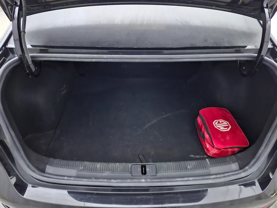 ام جي 5 STD 2023 