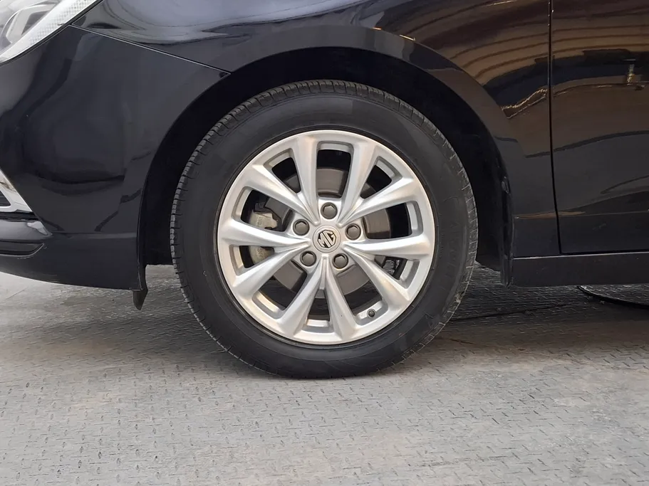 ام جي 5 STD 2023 