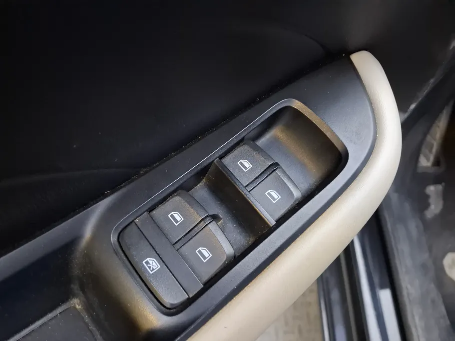 ام جي 5 STD 2023 