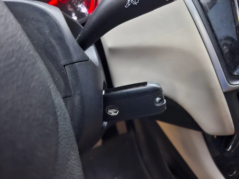 ام جي 5 STD 2023 