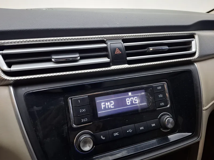 ام جي 5 STD 2023 