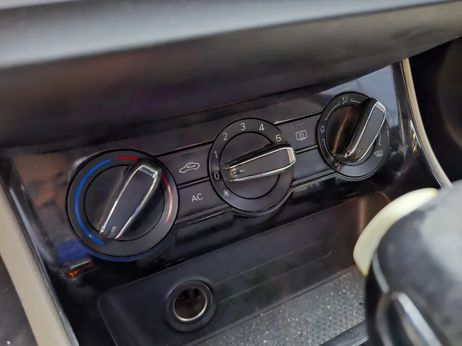 ام جي 5 STD 2023 