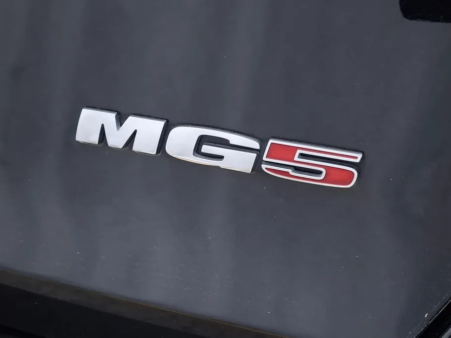 ام جي 5 STD 2023 