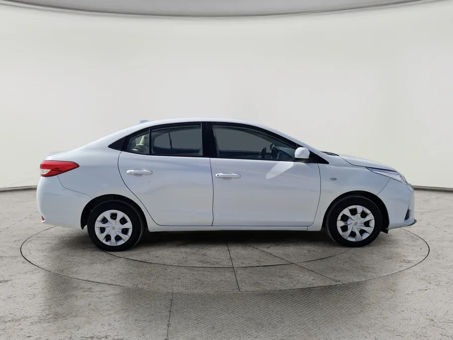 2021 Toyota Yaris  Y 