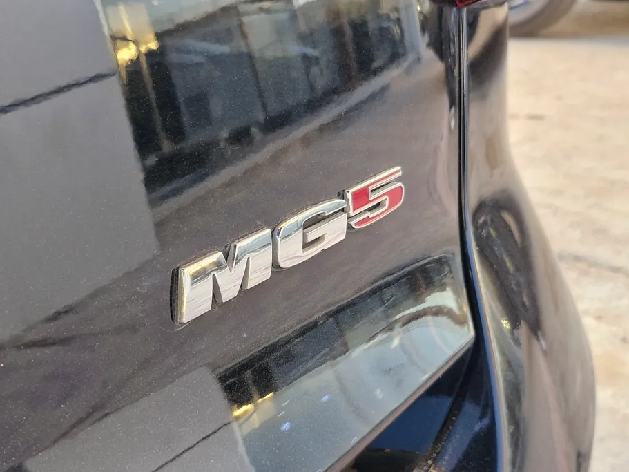 2023 MG 5 LUX 