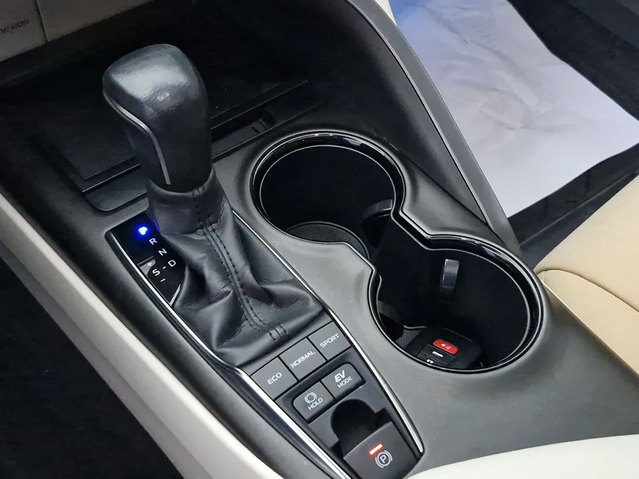 تويوتا كامري GLE HEV  2024 