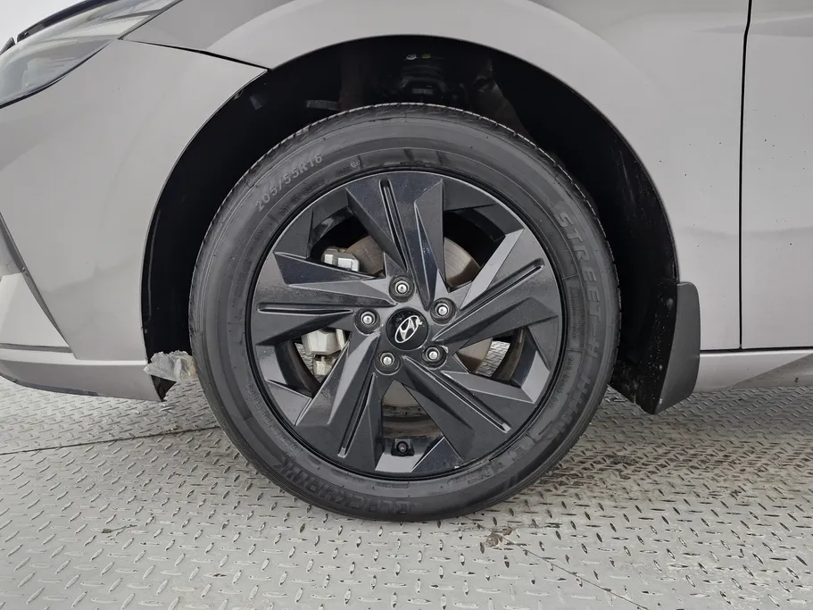 2023 Hyundai Elantra Smart 