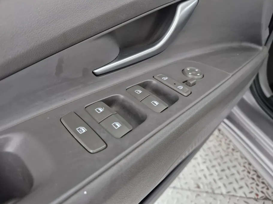 2023 Hyundai Elantra Smart 