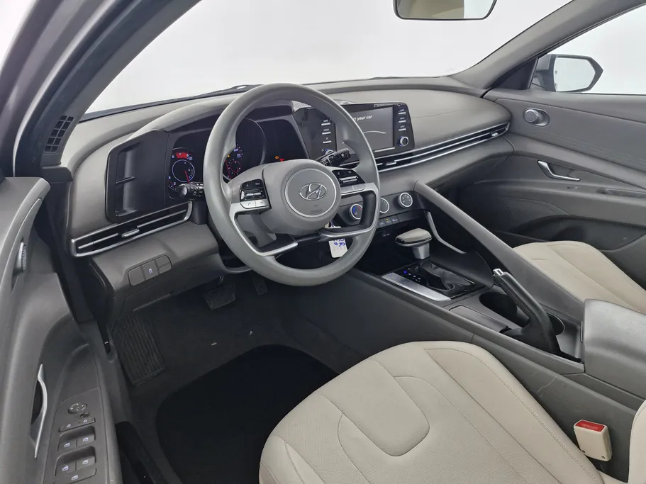 2023 Hyundai Elantra Smart 