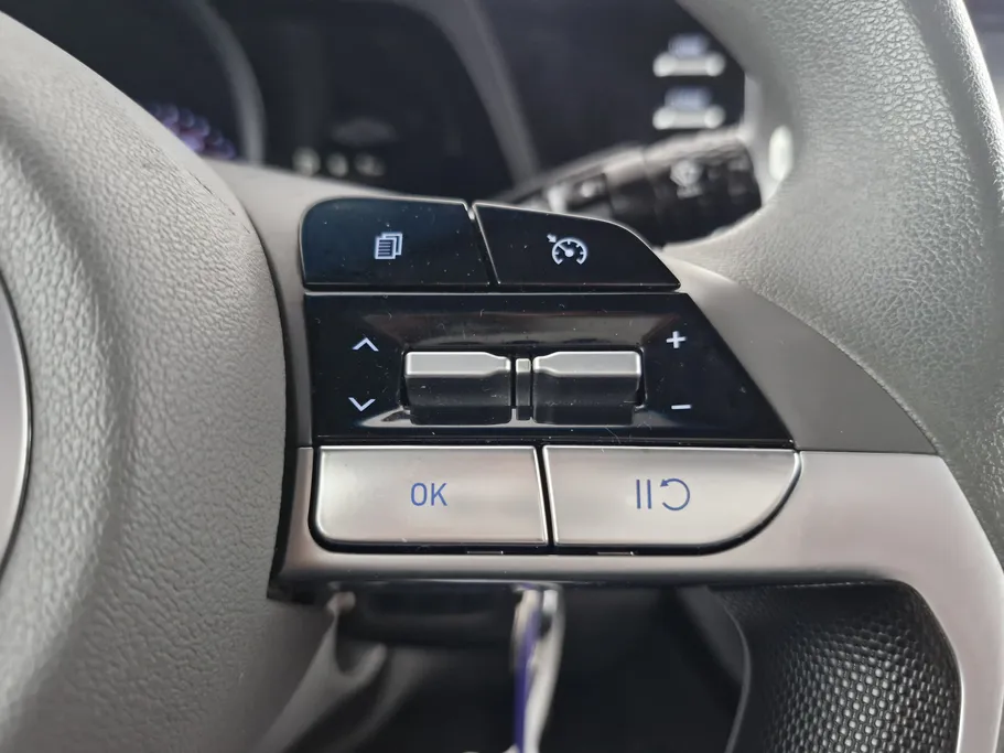 2023 Hyundai Elantra Smart 