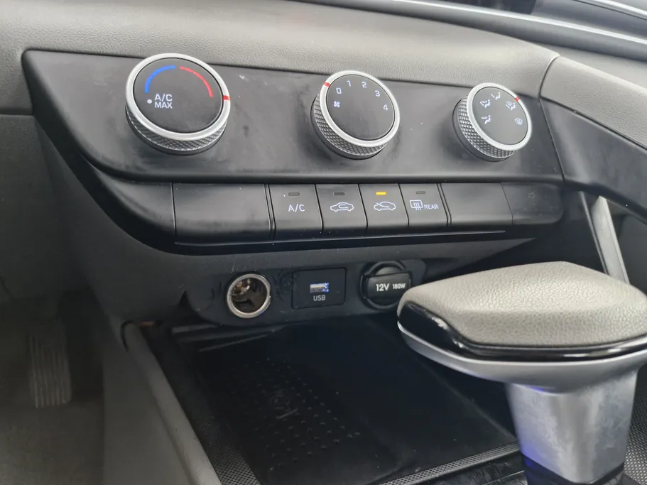 2023 Hyundai Elantra Smart 