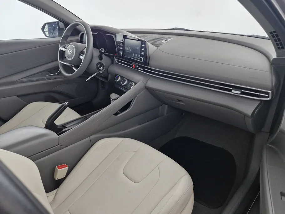 2023 Hyundai Elantra Smart 