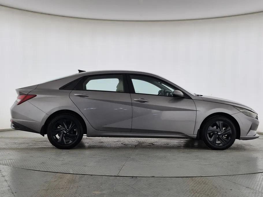 2023 Hyundai Elantra Smart 